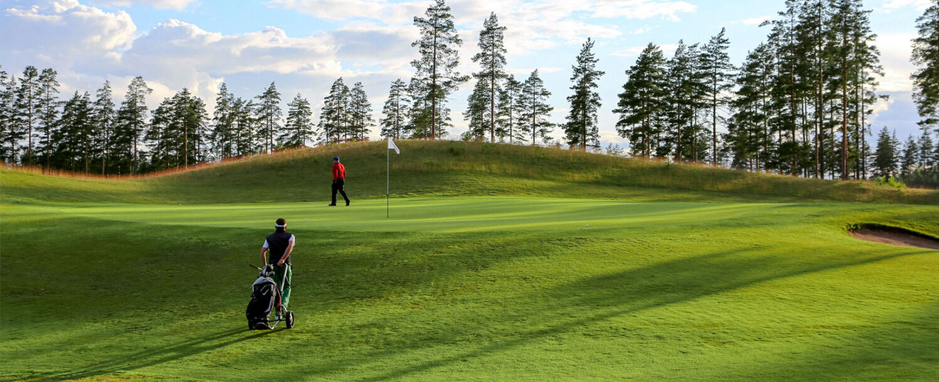 Play Golf in golf course